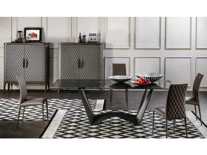 Tavolo Tonin Casa Reverse e sedie Charm élite